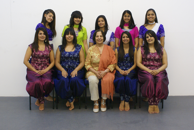 17 Bollywood Dancers